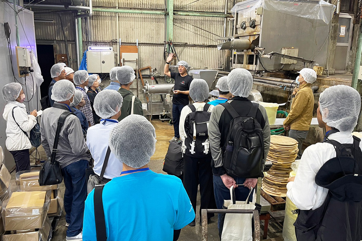 2023年10月7日、広島県主催「さとやま元気交流会」の工場見学の様子